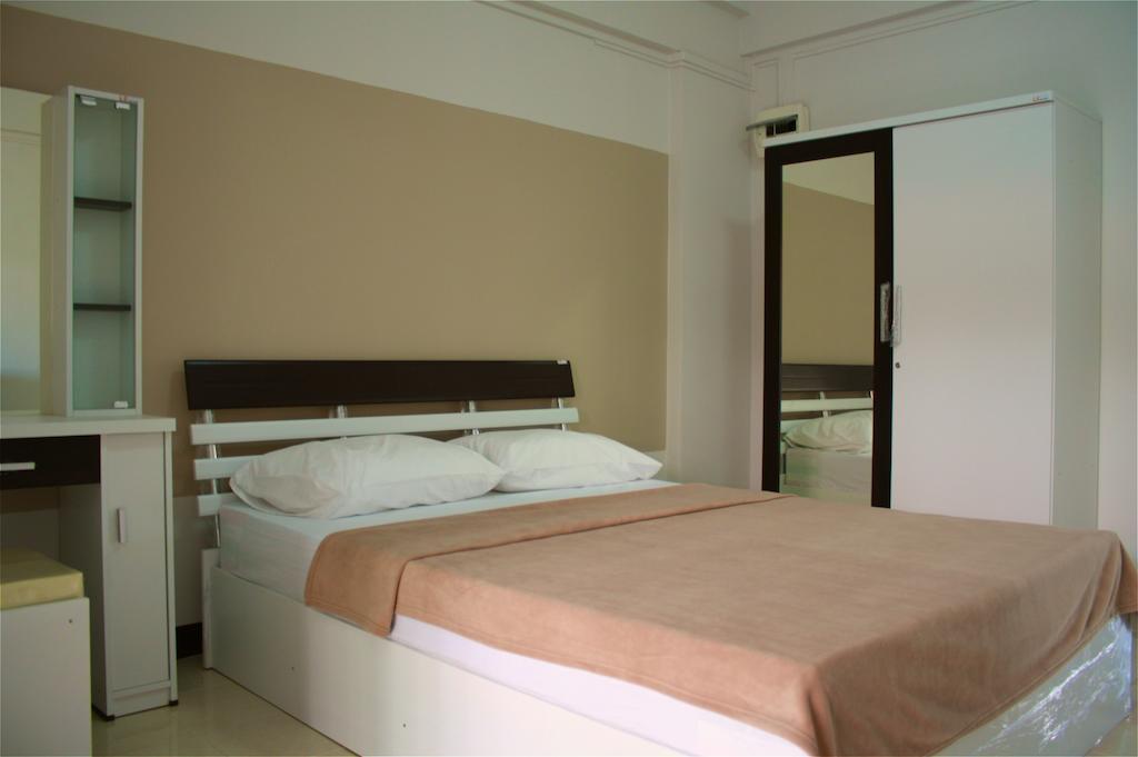 Baanbudsarin Apartment Sing Buri Eksteriør bilde